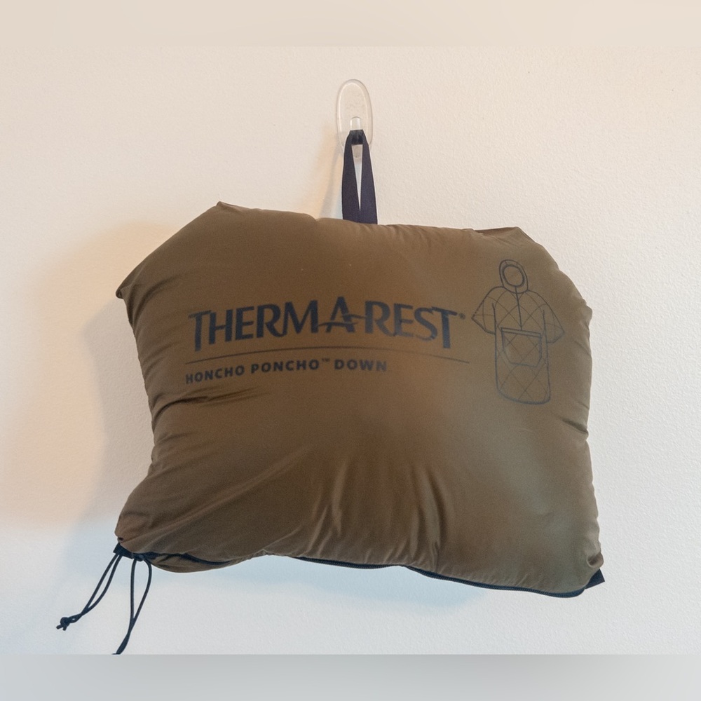 NWOT Therm-A-Rest Honcho Poncho Down Hooded Jacket Olive Green One Size - Picture 12 of 12